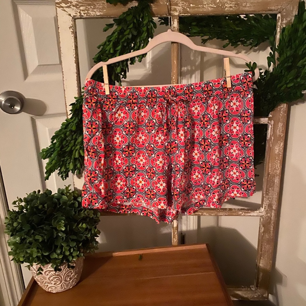 Crown and Ivy flowy comfortable shorts